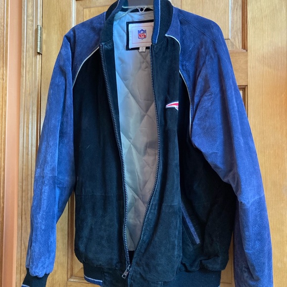 🏈 Celebrate another WIN with Patriots Men’s Suede Jacket L by GIII Sports - Picture 2 of 3